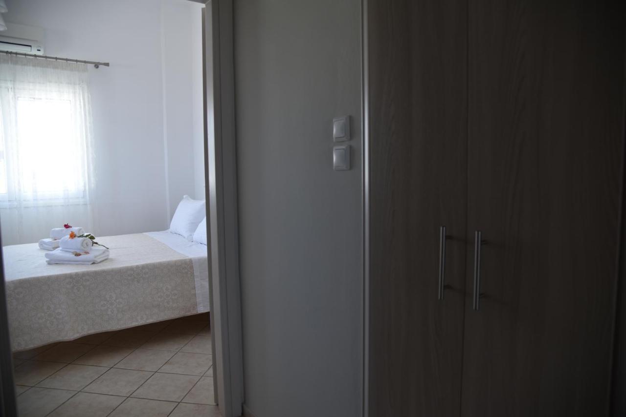Family Apartments 1 Lechaio Екстер'єр фото